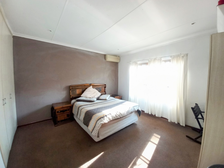 3 Bedroom Property for Sale in Safari Gardens North West